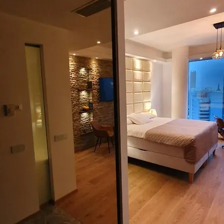 Skyview - Breathtaking Views From Bed And From Jacuzzi. Center Skyscraper Upper Floors * 탈린