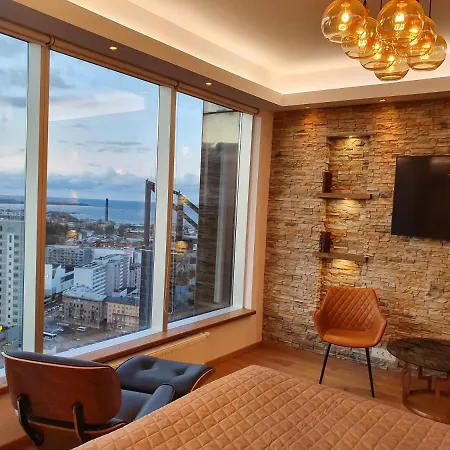 Skyview - Breathtaking Views From Bed And From Jacuzzi. Center Skyscraper Upper Floors 아파트 탈린