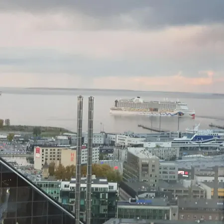 Skyview - Breathtaking Views From Bed And From Jacuzzi. Center Skyscraper Upper Floors Apartment Tallinn