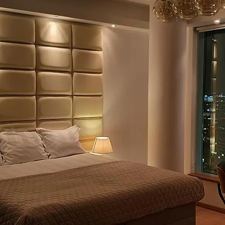 Skyview Luxury Suite - Breathtaking Views From Bed & From Jacuzzi, City Center Skyscraper Upper Floors * タリン