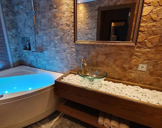 Skyview - Breathtaking Views From Bed And From Jacuzzi. Center Skyscraper Upper Floors * 塔林