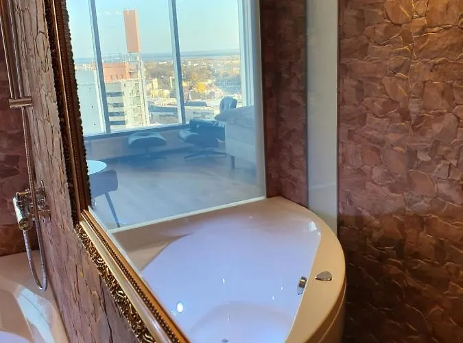 Skyview - Breathtaking Views From Bed And From Jacuzzi. Center Skyscraper Upper Floors Apartman Tallinn
