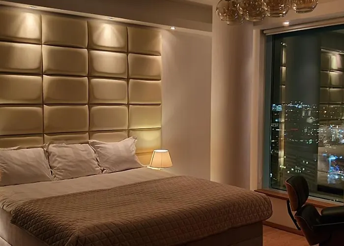 Skyview - Breathtaking Views From Bed And From Jacuzzi. Center Skyscraper Upper Floors * تالين