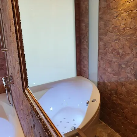 Skyview - Breathtaking Views From Bed And From Jacuzzi. Center Skyscraper Upper Floors * 塔林