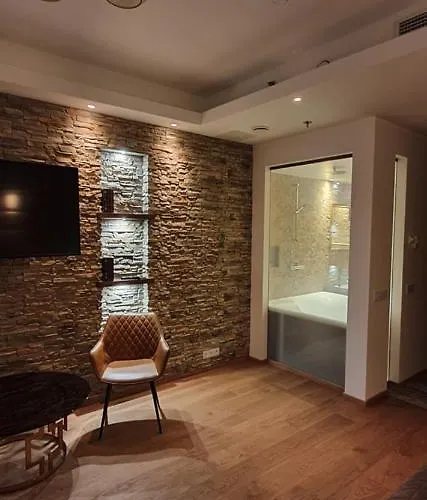 Skyview - Breathtaking Views From Bed And From Jacuzzi. Center Skyscraper Upper Floors Apartmán *